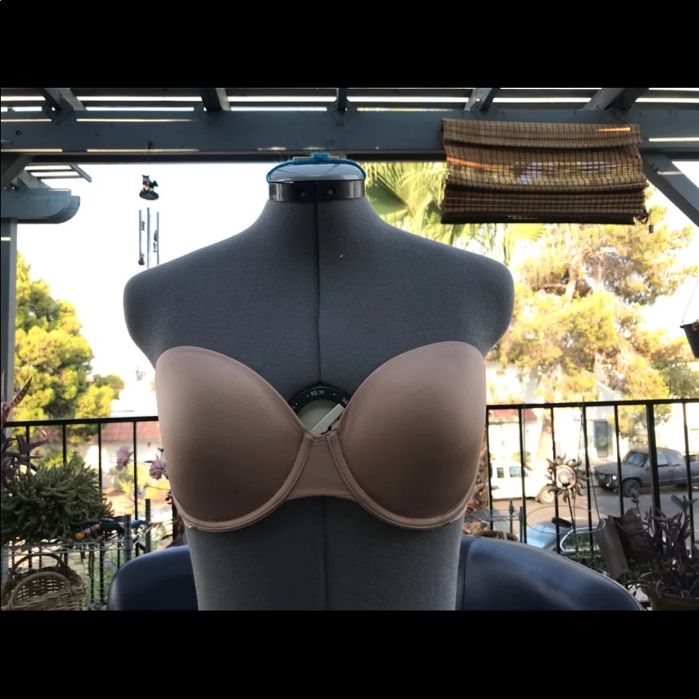 Victoria’s Secret strapless bra 34 D beige